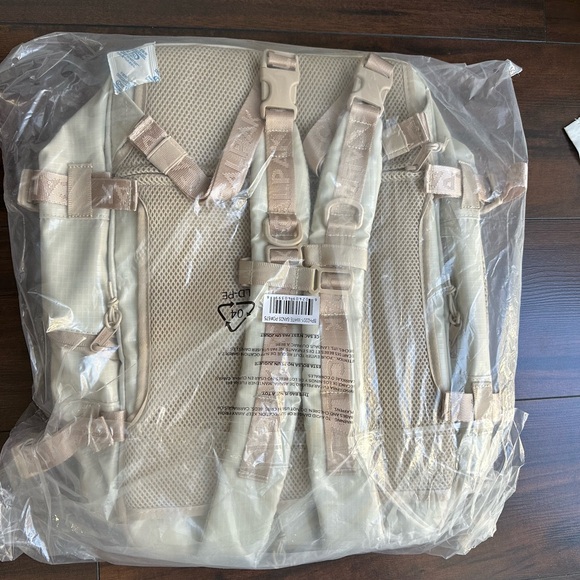 NWT CalPak 26L Laptop Duffel Backpack - Picture 3 of 7